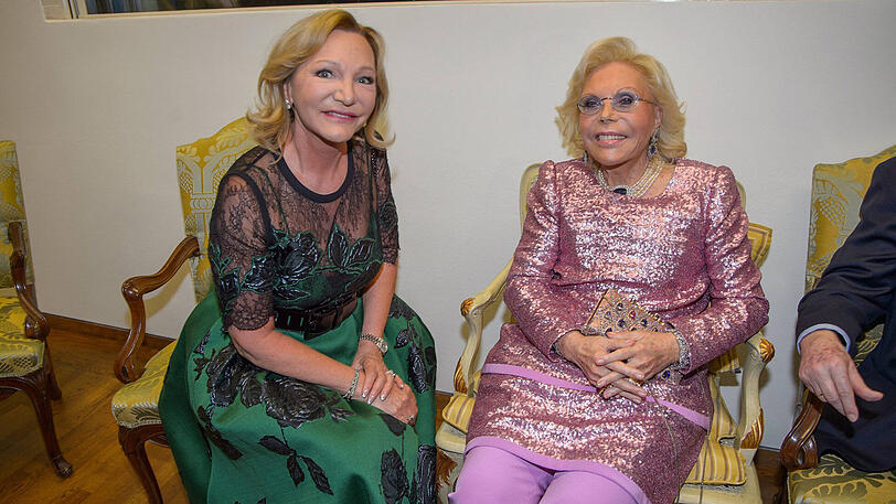 Kommen zusammen geschätzt auf über zehn Milliarden Euro: Heidi Horten (r.), die ihre Privatsammlung zeigt, mit Ingrid Flick in Wien.