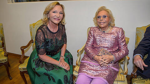 Kommen zusammen geschätzt auf über zehn Milliarden Euro: Heidi Horten (r.), die ihre Privatsammlung zeigt, mit Ingrid Flick in Wien.