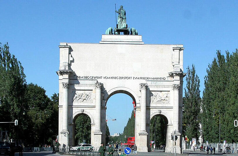 Das Siegestor zwischen Ludwig- und Leopoldstraße.
