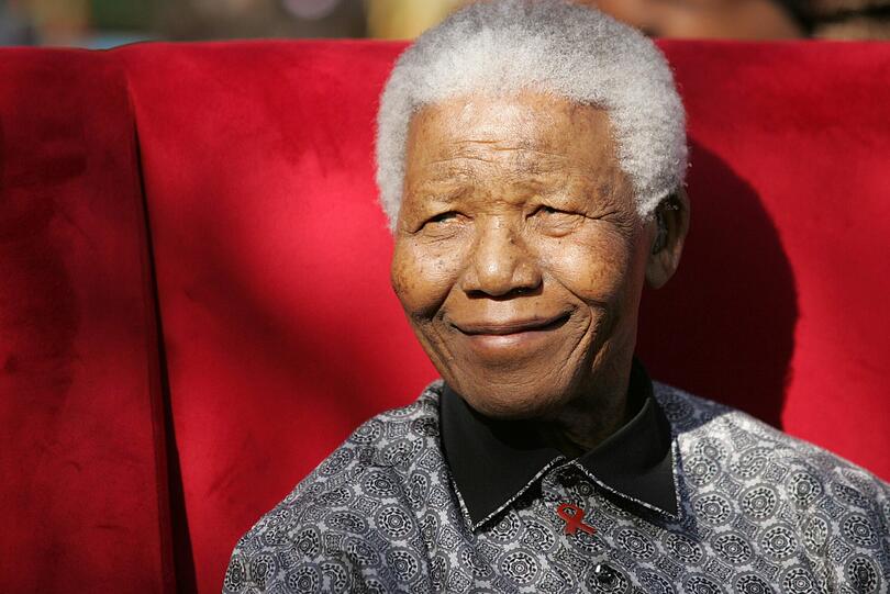 Hier weitere Bilder von Südafrikas Nationalheld Nelson Mandela. Er starb am 05.12.2013.