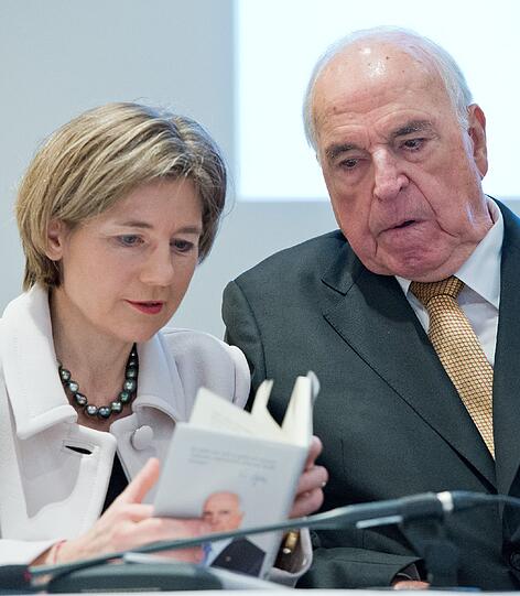 Alt-Bundeskanzler Helmut Kohl (84) und die Volkswirtin Maike Richter (50) trennen 34 Jahre