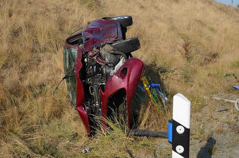 Vier Autos waren in den Unfall verwickelt. Die Bilder!