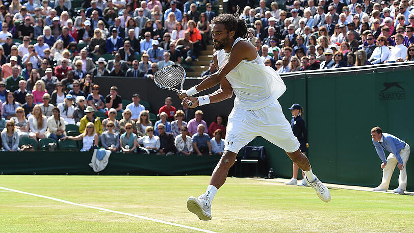 Der deutsche Tennisprofi Dustin Brown konnte die erste Runde in Wimbledon klar für sich entscheiden.