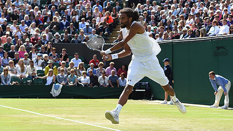 Der deutsche Tennisprofi Dustin Brown konnte die erste Runde in Wimbledon klar für sich entscheiden.
