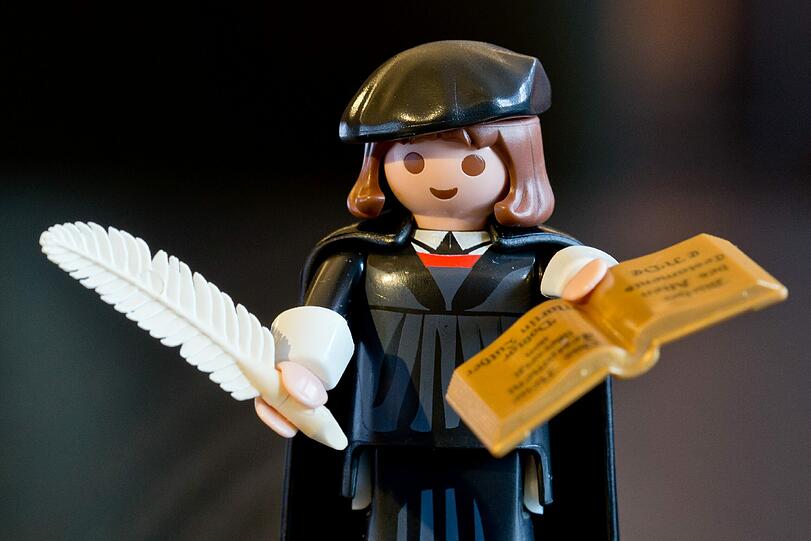 Feder statt Füller: In der Klosterschreibstube können Kinder Texte wie damals gestalten.
