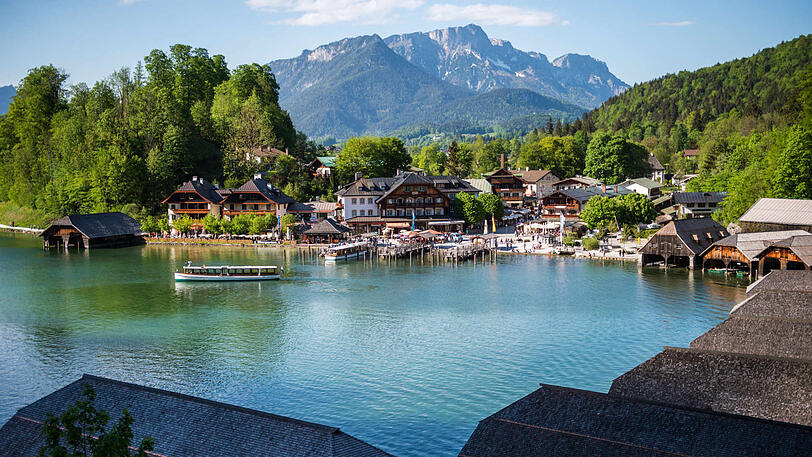 Der Königssee ist berühmt für sein glasklares, spektakulär türkisblaues Wasser. Das zieht Wanderer an - und Fototouristen.