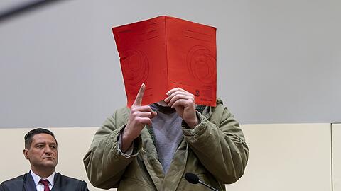 Prozessbeginn wegen Auto-Anschlag auf eine Demonstration.