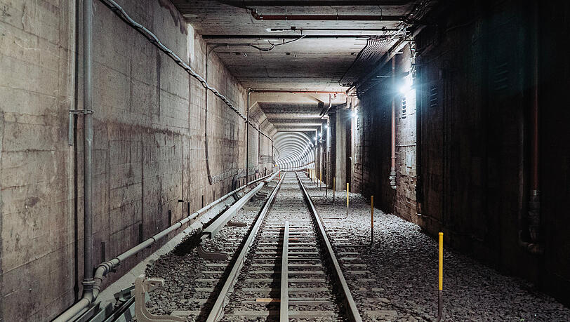 Ausnahmesituation: Der U-Bahntunnel zwischen Goetheplatz und Poccistraße ist aktuell stillgelegt. Die AZ-Reporter sind hindurchspaziert. Ausnahmesituation: Der U-Bahntunnel zwischen Goetheplatz und Poccistraße ist aktuell stillgelegt. Die AZ-Reporter sind hindurchspaziert.