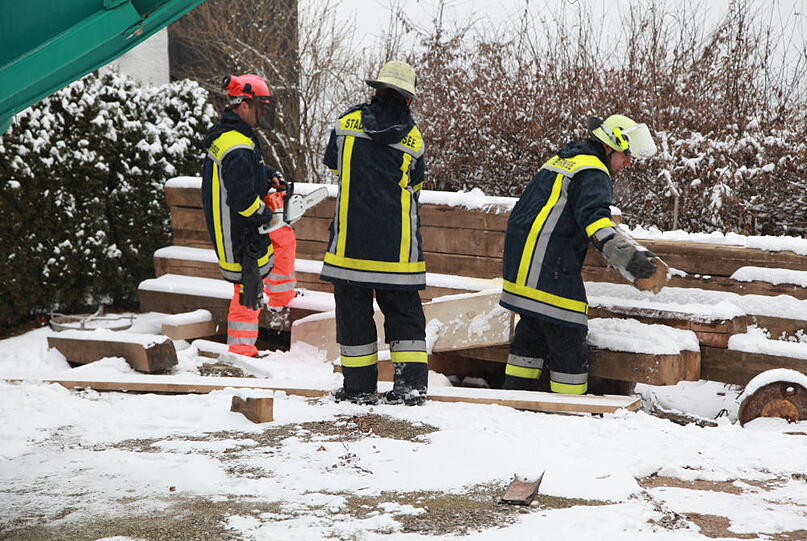 Weitere Bilder des umgestürzten Baukrans in Tegernsee