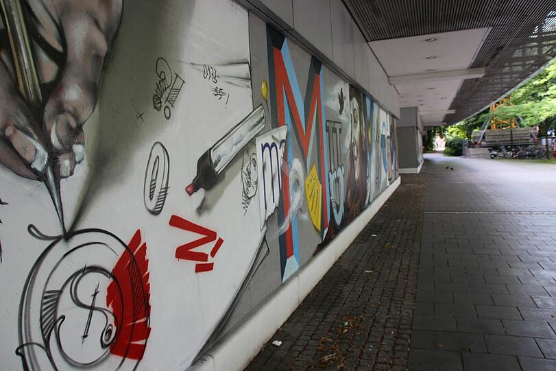 ... die Künstler bilden die digitale und analoge Welt in ihren Bildern ab.
