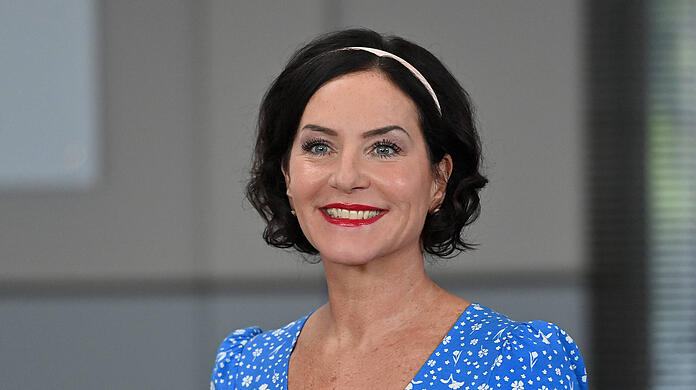 Marisa Burger gilt als Zuschauerliebling bei "Die Rosenheim-Cops". Doch jetzt hat sie überraschend ihren Ausstieg aus der Serie verkündet.