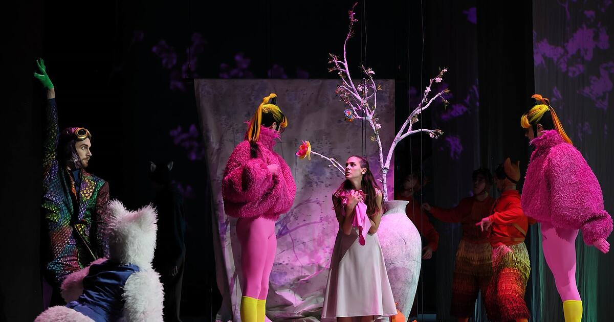 Ein-tierisch-buntes-Aschenbr-del-im-G-rtnerplatztheater