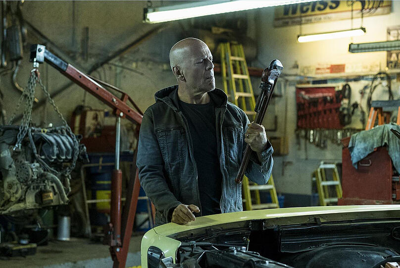 Ein Mann sieht rot: &bdquo;Bruce Willis.