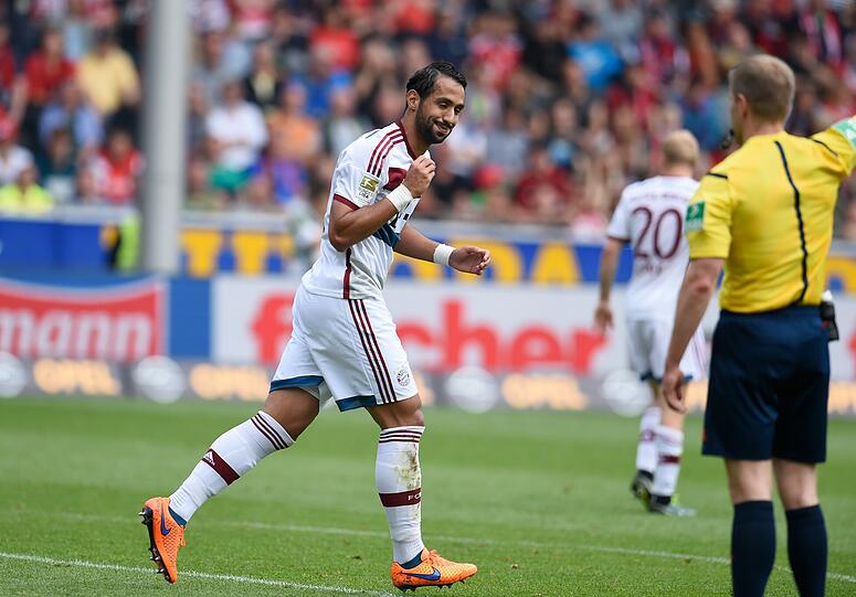 MEDHI BENATIA - NOTE 4 - Weil Dante Gelb-gesperrt war, konnte der Marokkaner nicht pausieren. Erzielte nach wenigen Minuten ein ansehnliches Kopfball-Tor (wie zum 1:0 gegen Barcelona am Dienstag), hatte sich jedoch aufgestützt &ndash; abgepfiffen. In der Defensive zuverlässig, tat aber nicht so viel für den Spielaufbau wie Nebenmann Boateng.