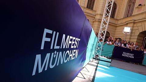 Gillian Anderson, Stellan Skarsgård und viele andere waren zu Gast: Das Filmfest München bot als Treffpunkt für Filmschaffende und Kinofans zehn Tage lang ein vielseitiges Programm. (Illustration)