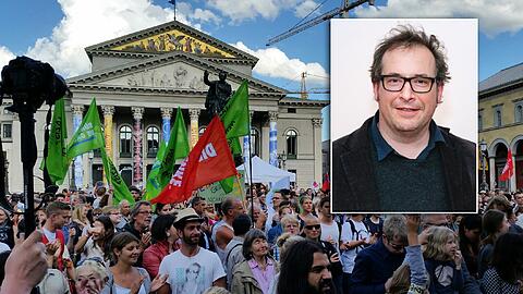 &bdquo;Es war uns wichtig, klar zu zeigen, dass wir damit nicht einverstanden sind&ldquo;: Die Demonstranten gestern Abend vor der Oper. Matthias Weinzierl (kleines Bild): &bdquo;Uns wurde angedroht, dass wir im Hinterhof erschossen werden&ldquo;