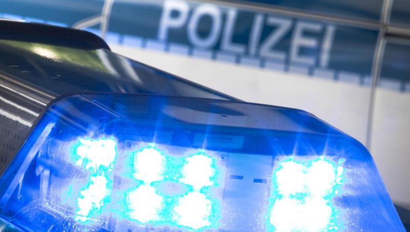 Ein Blaulicht auf dem Dach eines Polizeiwagens. Foto: Friso Gentsch/Archivbild Ein Blaulicht auf dem Dach eines Polizeiwagens. Foto: Friso Gentsch/Archivbild