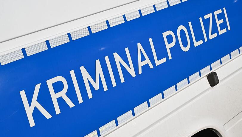 Zeugen können sich bei der Kriminalpolizei Würzburg melden. (Symbolbild) Zeugen können sich bei der Kriminalpolizei Würzburg melden. (Symbolbild)