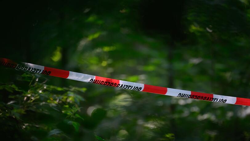 Der Fund in einem Wald bei Berlin hat Ermittlungen ausgelöst, die bis hin zu mutmaßlichen Anschlagsplänen führen (Archivbild). Der Fund in einem Wald bei Berlin hat Ermittlungen ausgelöst, die bis hin zu mutmaßlichen Anschlagsplänen führen (Archivbild).