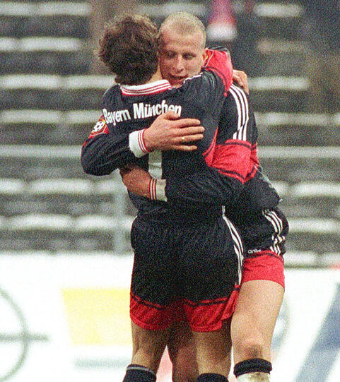 31. Januar 1998: Auch der zweite Treffer geht auf Elbers Konto, Sturmpartner Carsten Jancker (Foto) macht den Deckel drauf.