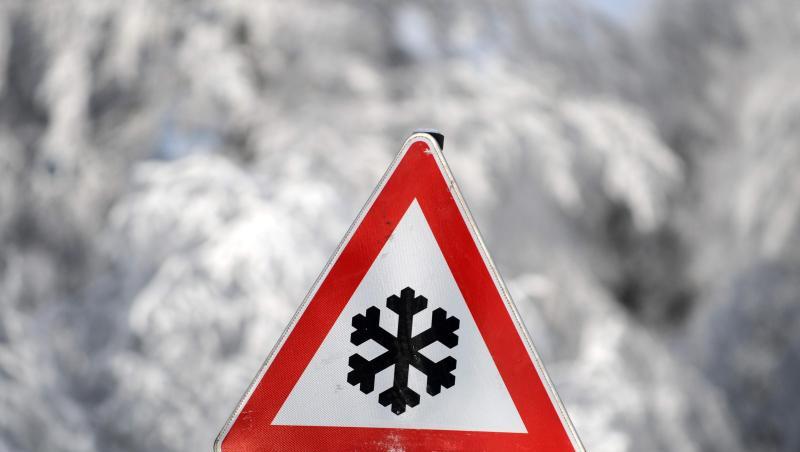 Ein Schild warnt vor Glätte. Foto: Uwe Zucchi/Archiv Ein Schild warnt vor Glätte. Foto: Uwe Zucchi/Archiv