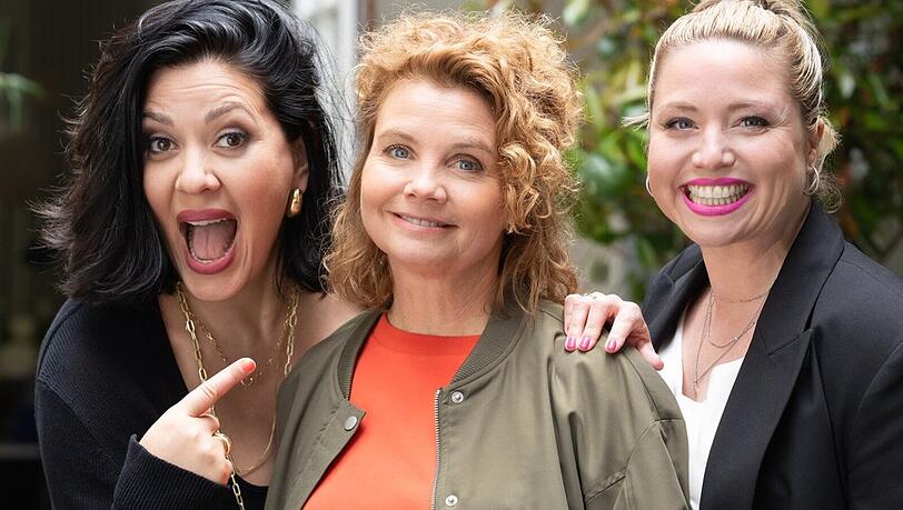 Der Cast von "Frier & 50 - Am Ende meiner Tage": Jasmin Shakeri, Annette Frier und Caroline Frier (v.l.n.r.).
