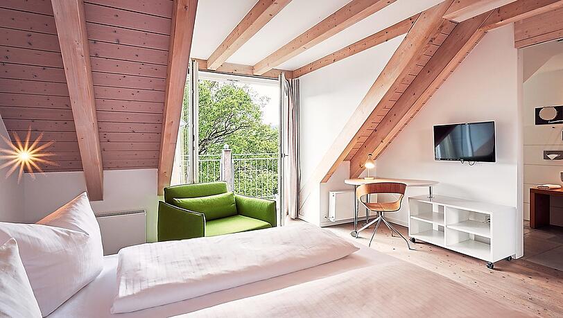 Das Zimmer, das 2009 zuletzt renoviert wurde. Mit dem Renovieren von denkmalgeschützten Räumen konnte Amrhein die vergangenen Jahre viel Erfahrung sammeln.