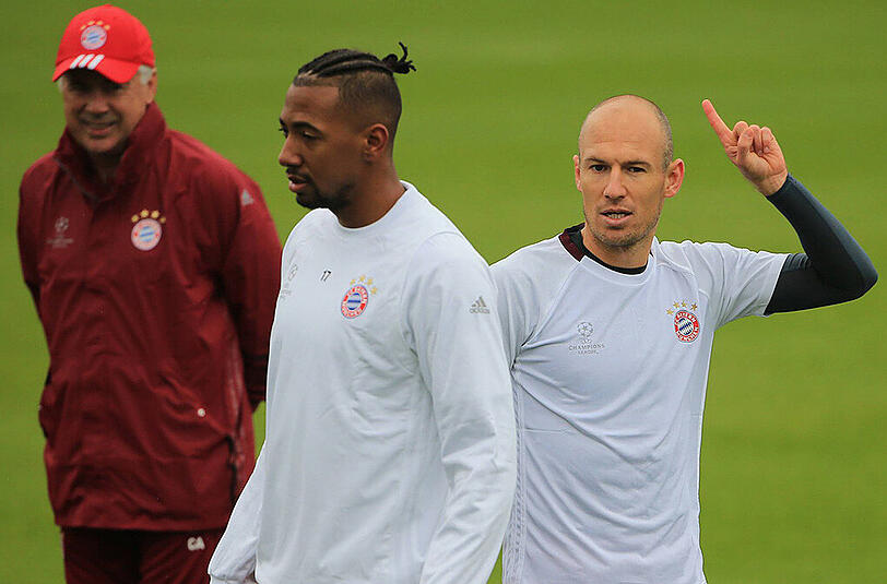 Trainer Carlo Ancelotti, Jerome Boateng und Arjen Robben (von links).