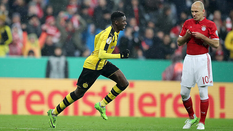26. April 2017: Ousmane Dembélé bejubelt sein Tor zum 3:2 für Borussia Dortmund im Pokal-Halbfinale gegen den FC Bayern. Rechts Arjen Robben.