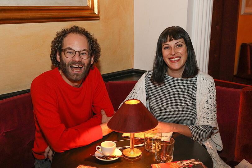 Der Kabarettist ausnahmsweise bebrillt im Interview mit AZ-Reporterin Jasmin Menrad.