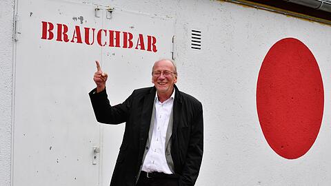 Selbstironisches Amtszeitfazit? Kulturreferent Hans-Georg Küppers im Kreativquartier Dachauer- Ecke Leonrodstraße.
