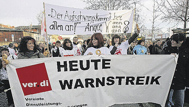 Ab Donnerstag machen sie Ernst. Die Gewerkschaftsmitglieder zeigen in den nächsten Tagen Muskeln. Ab Donnerstag machen sie Ernst. Die Gewerkschaftsmitglieder zeigen in den nächsten Tagen Muskeln.