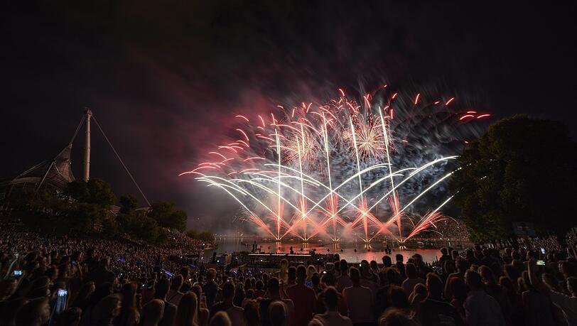Was für ein Spektakel: das Feuerwerk 2019. Was für ein Spektakel: das Feuerwerk 2019.