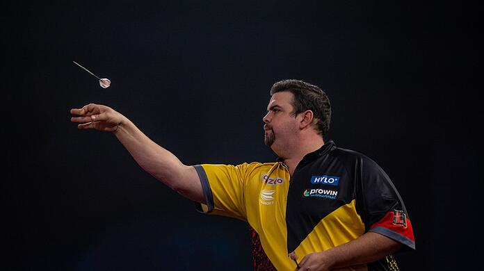 Gabriel Clemens steht nach einem knappen Erfolg gegen Jim Williams im Achtelfinale.