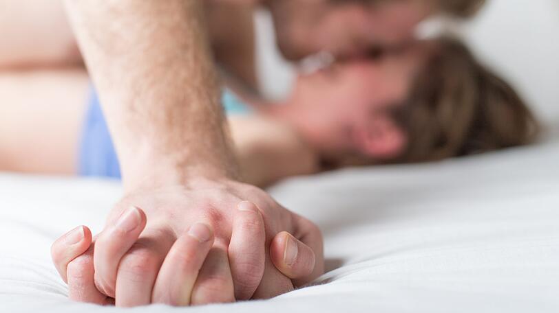 Unter anderem bestätigt die neue Studie: Frauen bewerten ihr Sexleben besser als Männer. (Symbolbild)