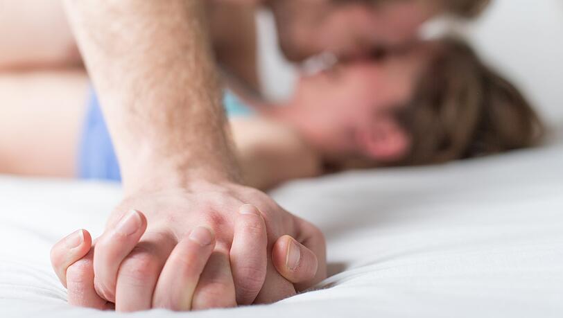 Unter anderem bestätigt die neue Studie: Frauen bewerten ihr Sexleben besser als Männer. (Symbolbild) Unter anderem bestätigt die neue Studie: Frauen bewerten ihr Sexleben besser als Männer. (Symbolbild)