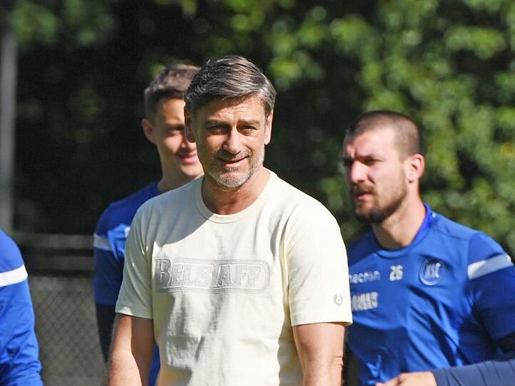 Oliver Kreuzer, Sportdirektor des Karlsruher SC, im Mai bei einem Mannschaftstraining.