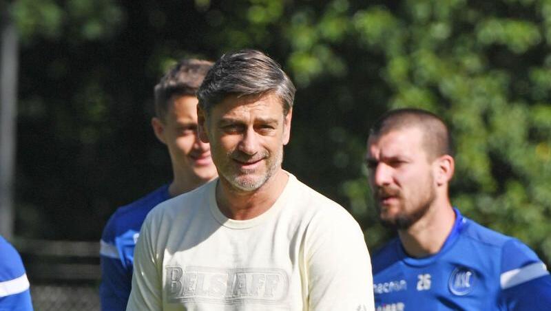 Oliver Kreuzer, Sportdirektor des Karlsruher SC, im Mai bei einem Mannschaftstraining. Oliver Kreuzer, Sportdirektor des Karlsruher SC, im Mai bei einem Mannschaftstraining.