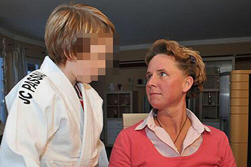 utter Barbara Zeilinger und ihr Sohn Siegfried (Namen geändert) überführten mit ihren Aussagen den Kinderschänder.