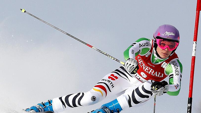 7. Februar bis 23. Februar: Olympische Spiele in Sotschi/Russland
Es könnten die letzten Olympischen Spiele sein für Maria Höfl-Riesch: Vom 7. bis zum 23. Februar trifft sich die Elite des Wintersports im russischen Sotschi. Für Höfl-Riesch, den deutschen Wintersport-Superstar schlechthin, gilt es zwei Olympia-Titel aus Vancouver zu verteidigen. In Kanada gewann die 29-Jährige die Super-Kombi und den Slalom. Und in Sotschi? Auch Felix Neureuther will eine Medaille. Richtige Medaillen-Garanten für Deutschland sind traditionell die Rodler und Bobfahrer.
7. März bis 16. März: Paralympics in Sotschi/Russland 7. Februar bis 23. Februar: Olympische Spiele in Sotschi/Russland
Es könnten die letzten Olympischen Spiele sein für Maria Höfl-Riesch: Vom 7. bis zum 23. Februar trifft sich die Elite des Wintersports im russischen Sotschi. Für Höfl-Riesch, den deutschen Wintersport-Superstar schlechthin, gilt es zwei Olympia-Titel aus Vancouver zu verteidigen. In Kanada gewann die 29-Jährige die Super-Kombi und den Slalom. Und in Sotschi? Auch Felix Neureuther will eine Medaille. Richtige Medaillen-Garanten für Deutschland sind traditionell die Rodler und Bobfahrer.
7. März bis 16. März: Paralympics in Sotschi/Russland
