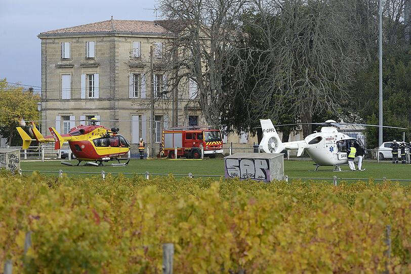 Der französische Premier Manuel Valls besuchte am Freitagnachmittag die Unfallstelle - die Zahl der Toten stieg nach dem Unglück auf 43.