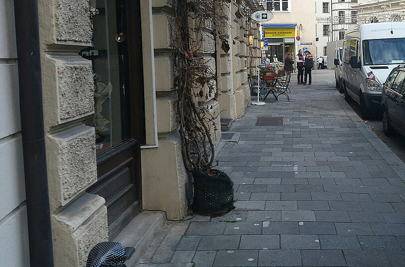 Der "verdächtige Gegenstand" stellte sich nach kurzer Zeit als Akku für eine Christbaum-Beleuchtung heraus.