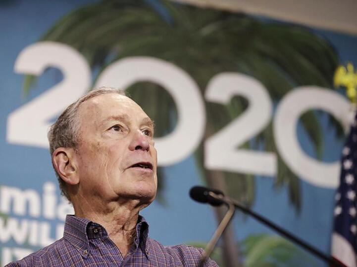 Mike Bloomberg hat US-Medienberichten zufolge Hunderte Millionen Dollar aus seinem Privatvermögen für Wahlwerbespots ausgegeben.