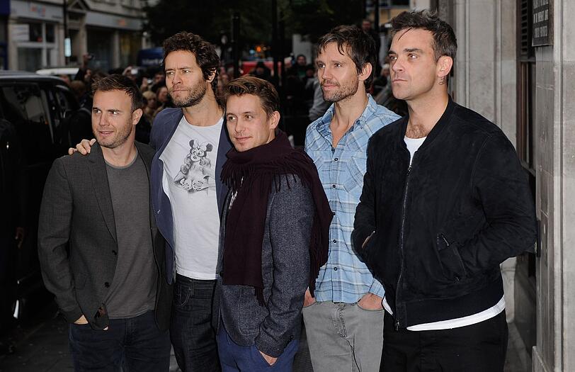 Nach jahrelanger Funkstille geschah 2005 das Wunder - Take That kehrten zurück. Zuerst "nur" zu viert, aber 2010 gelang die Versöhnung mit Robbie Williams (rechts). In der Urbesetzung als Quintett gab es ein Album und eine Tournee. Nach jahrelanger Funkstille geschah 2005 das Wunder - Take That kehrten zurück. Zuerst "nur" zu viert, aber 2010 gelang die Versöhnung mit Robbie Williams (rechts). In der Urbesetzung als Quintett gab es ein Album und eine Tournee.