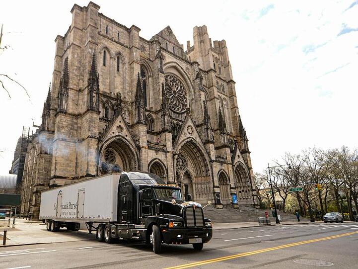 Die New Yorker Kathedrale St. John the Divine wird in der Corona-Pandemie zum Behelfs-Krankenhaus.
