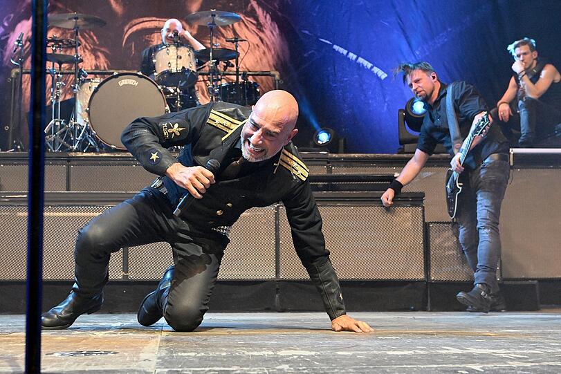 Eisbrecher live im Zenith mit Alexander Wesselsky und Gitarrist Noel Pix sowie Schlagzeuger Achim Färber.