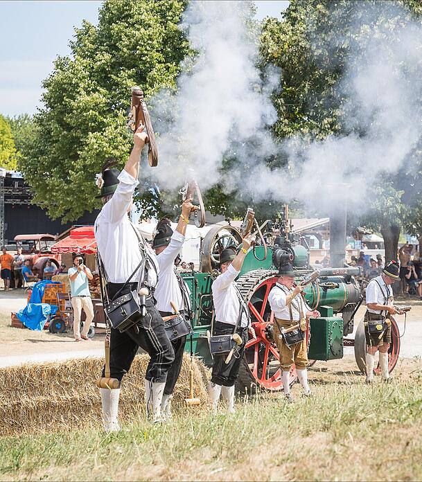 Das Musikfestival im Münchner Norden vereint traditionelle Blasmusik mit modernen Rhythmen, internationale Acts spielen neben bekannten Kapellen. Das Musikfestival im Münchner Norden vereint traditionelle Blasmusik mit modernen Rhythmen, internationale Acts spielen neben bekannten Kapellen.