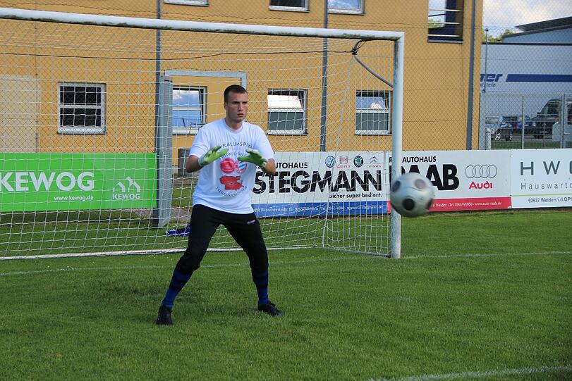 Ausnahmezustand vor Guardiolas erstem Spiel in Weiden: Die AZ war schon da und zeigt in der Bilderstrecke, was die Bayern dort erwartet.