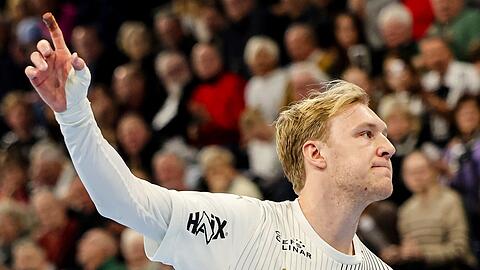 Kiels Eric Johansson jubelt nach einem Tor - gegen Pick Szeged war er acht Mal erfolgreich.