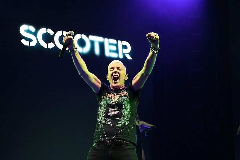 Die drei Jungs von Scooter zeigten auf der "Thirty, Rough and Dirty" Tour, dass ihr millionenfach verkaufter Party-Techno seit 30 Jahren zeitlos angesagt ist.